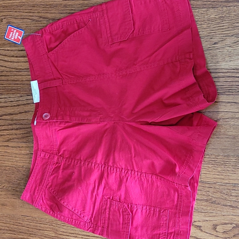 St. John's Bay Size 8 Red Cotton Spandex Cargo Pockets Belt Loop Shorts NEW